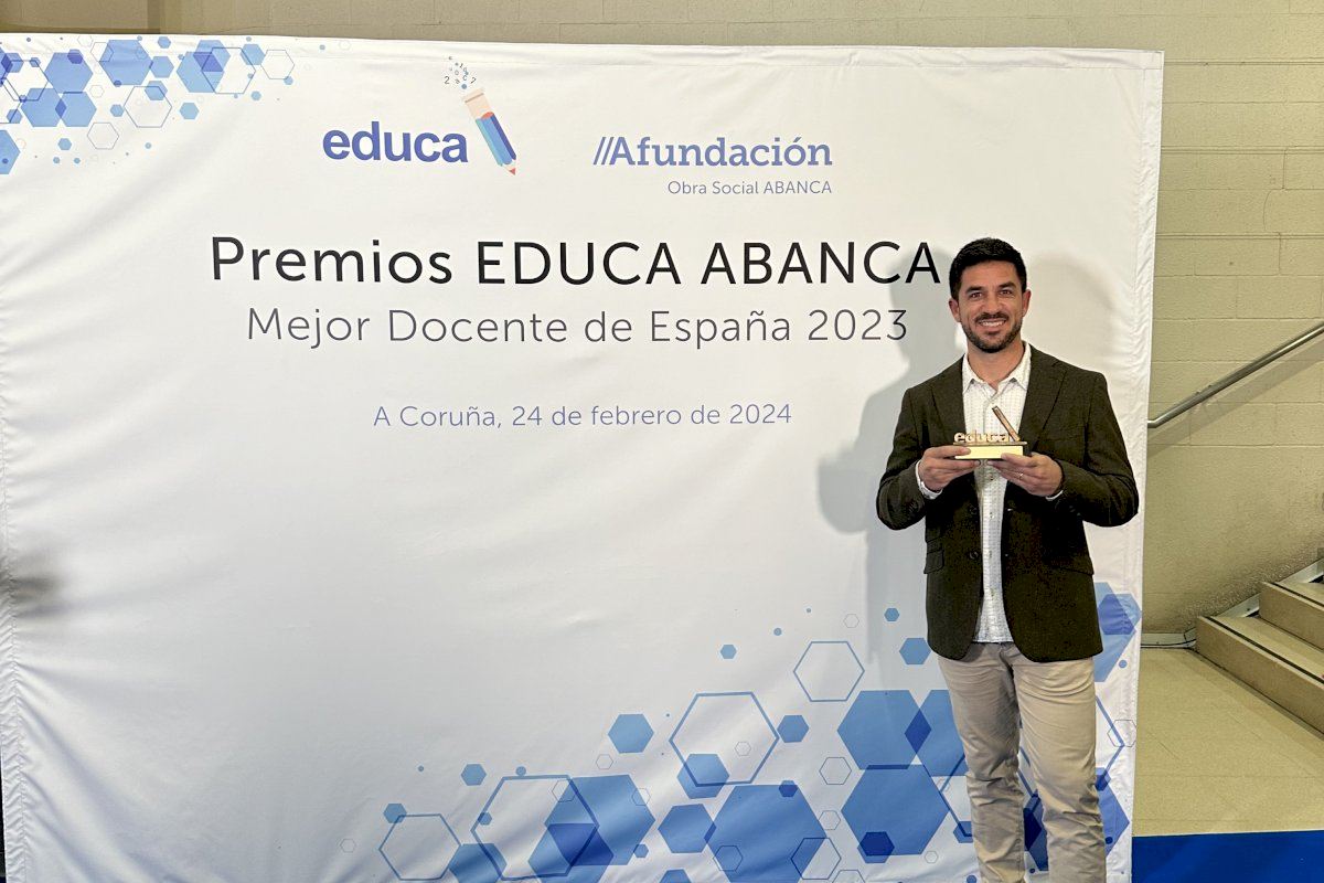 El profesor de Sueca Marc Lloret elegido como uno de los mejores profesores de España El profesor de Sueca Marc Lloret elegido como uno de los mejores profesores de España