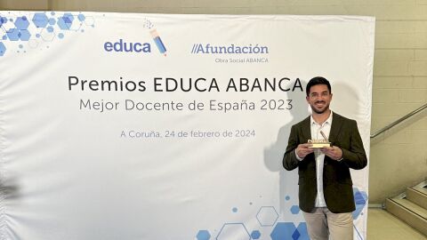 El profesor Marc Lloret tras recoger el premio
