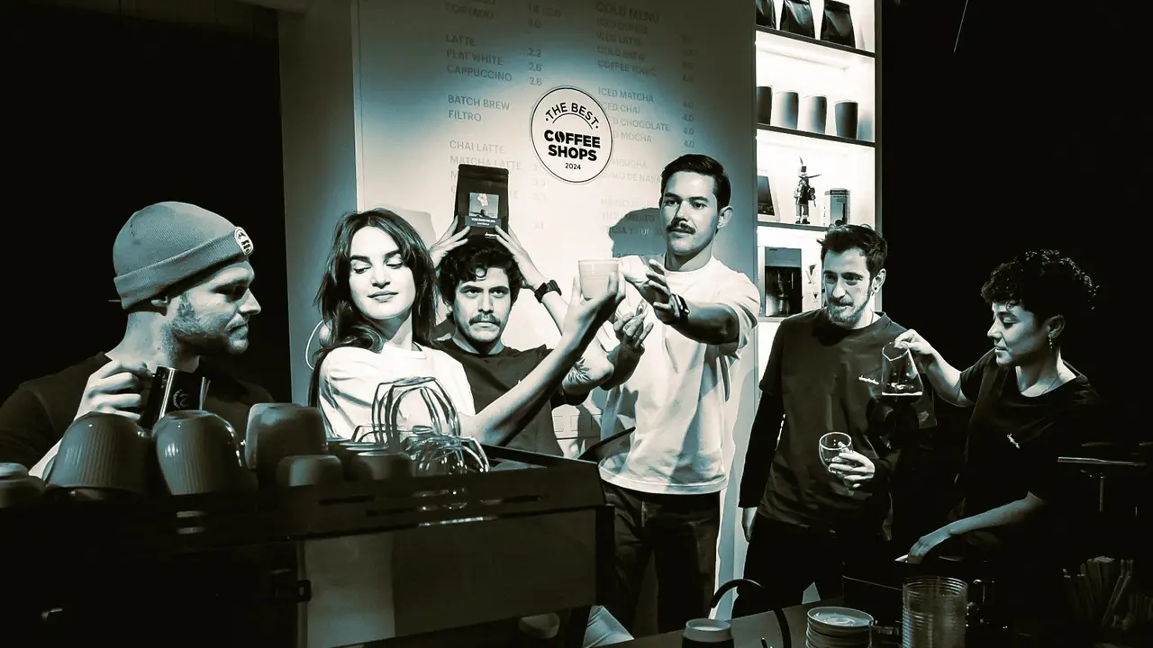 La plantilla de baristas de 'Despiertoo', una cafetería granadina galardonada como una de las 61 mejores de España La plantilla de baristas de 'Despiertoo', una cafetería granadina galardonada como una de las 61 mejores de España