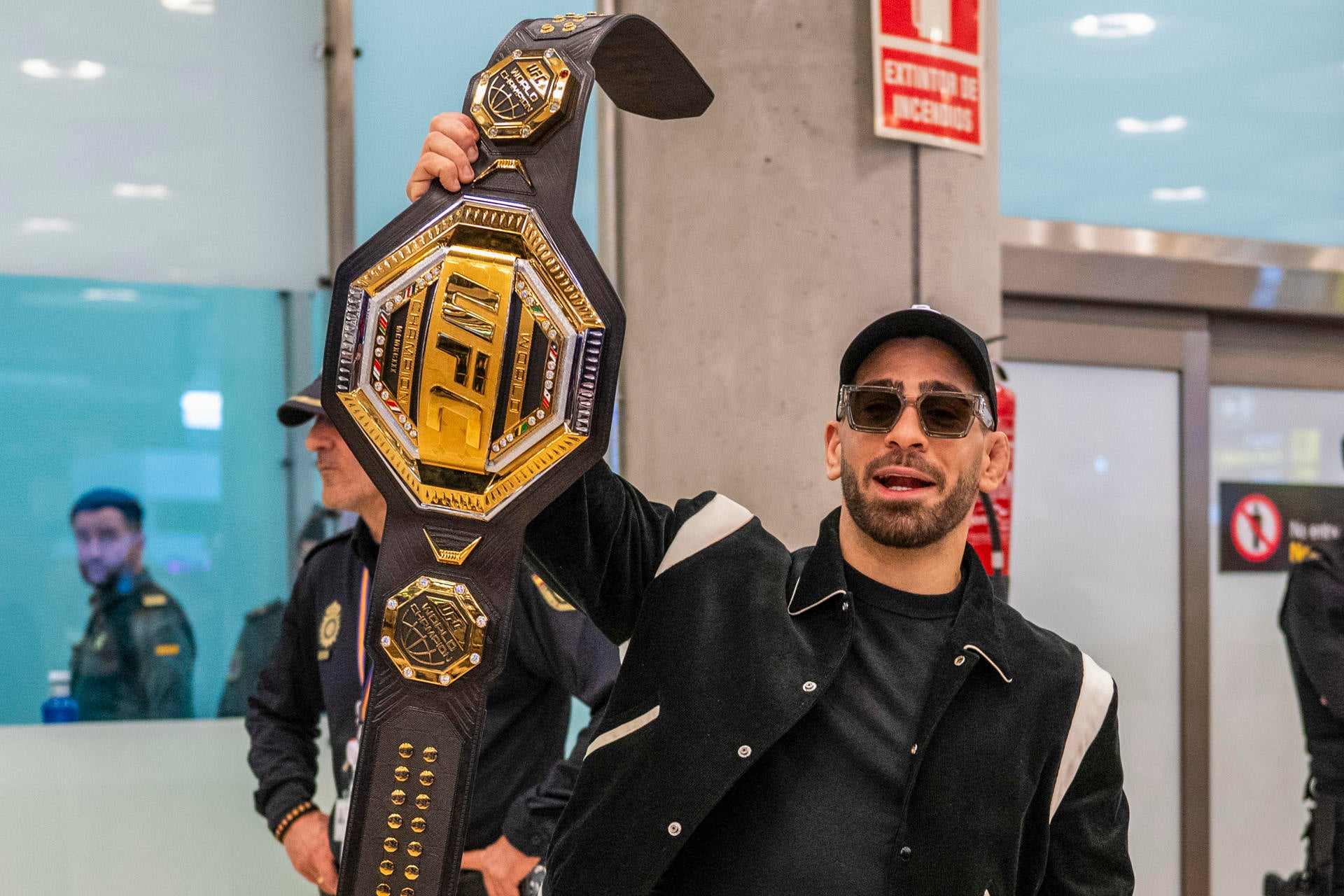 Más de 8.000 alicantinos celebran el título mundial junto a Ilia Topuria Más de 8.000 alicantinos celebran el título mundial junto a Ilia Topuria