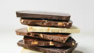 Cuatro láminas de distintos tipos de chocolate