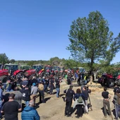 Los agricultores pactan levantar los cortes después de llegar a un acuerdo con el Govern Los agricultores pactan levantar los cortes después de llegar a un acuerdo con el Govern