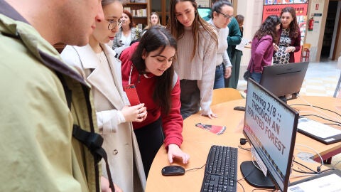 Uno de los versos digitales de la exposici&oacute;n de VERSOS DIGITALES de la UCA