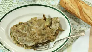La receta de Robin Food para preparar una tortilla de alcachofas y papada ibérica