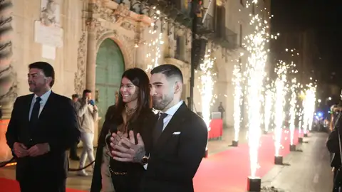 Giorgina e Ilia Topuria, en el Ayuntamiento de Alicante. Giorgina e Ilia Topuria, en el Ayuntamiento de Alicante.