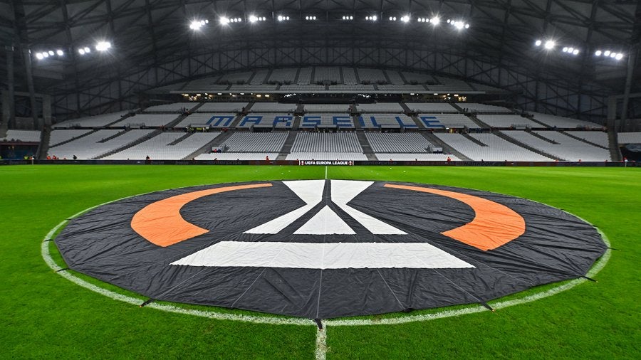 La UEFA sanciona al Olympique con el cierre de una grada ante el Villarreal La UEFA sanciona al Olympique con el cierre de una grada ante el Villarreal