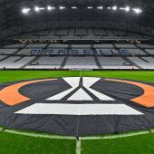 La UEFA sanciona al Olympique con el cierre de una grada ante el Villarreal