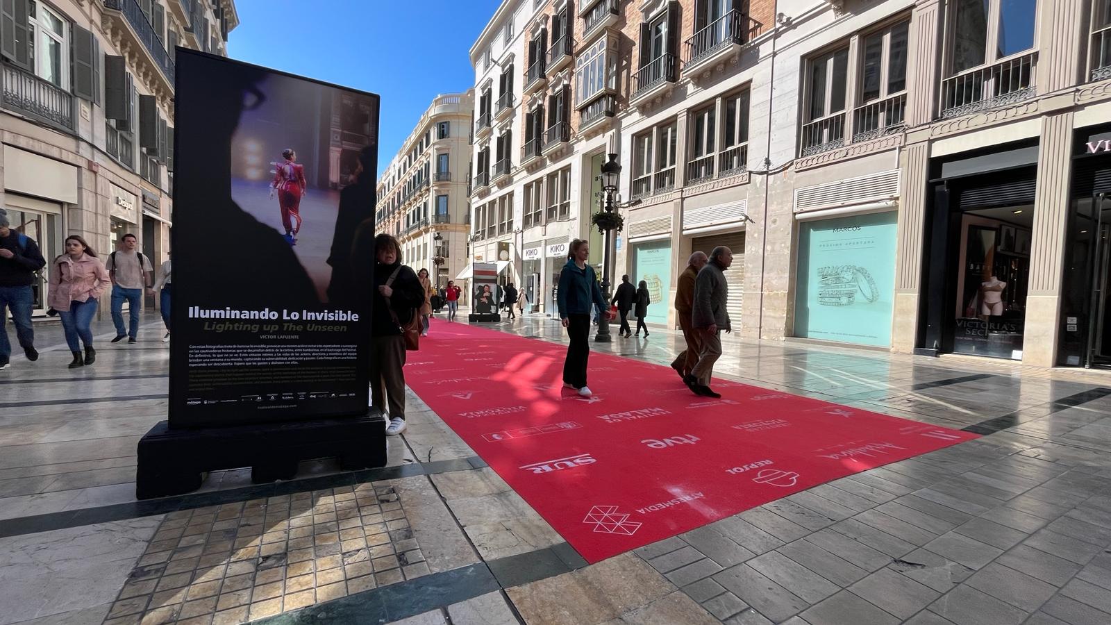 Víctor Lafuente: "Esta exposición busca mostrar a los amantes del cine todo lo que pasa entre bambalinas" Víctor Lafuente: "Esta exposición busca mostrar a los amantes del cine todo lo que pasa entre bambalinas"