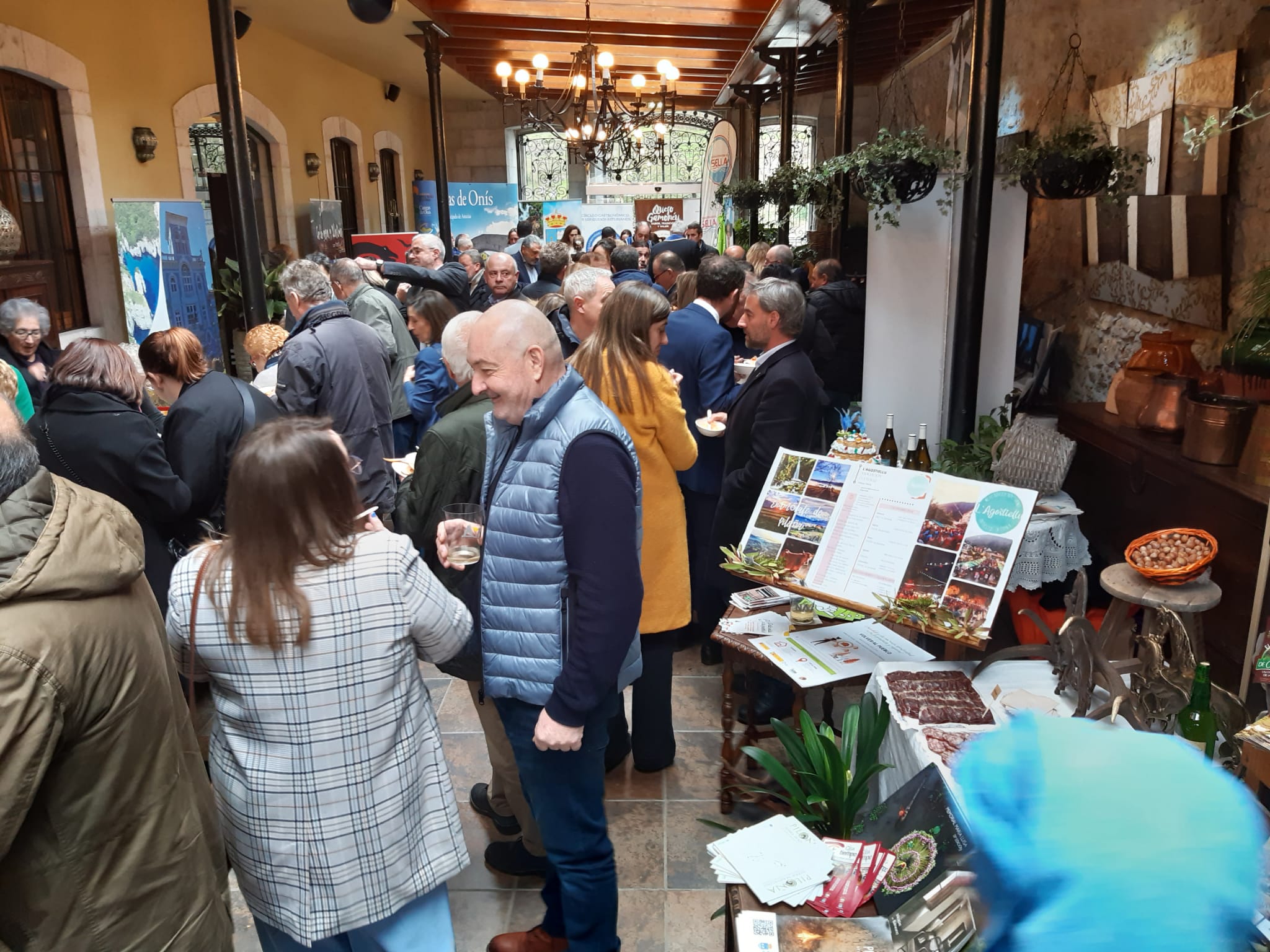 Éxito de 'Quedamos en el Oriente' organizado por Onda Cero Infiesto Éxito de 'Quedamos en el Oriente' organizado por Onda Cero Infiesto