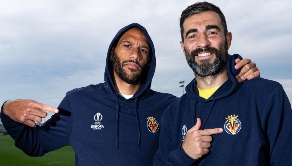 Albiol junto a Capoue
