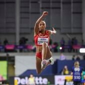 La atleta española Ana Peleteiro-Compaore compite en la final de triple salto femenino en el Campeonato Mundial de Atletismo en pista cubierta en Glasgow. 