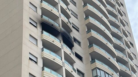 Tr&aacute;gico incendio en La Vila Joiosa: muere un matrimonio y su hijo menor de edad en un edificio de 24 plantas