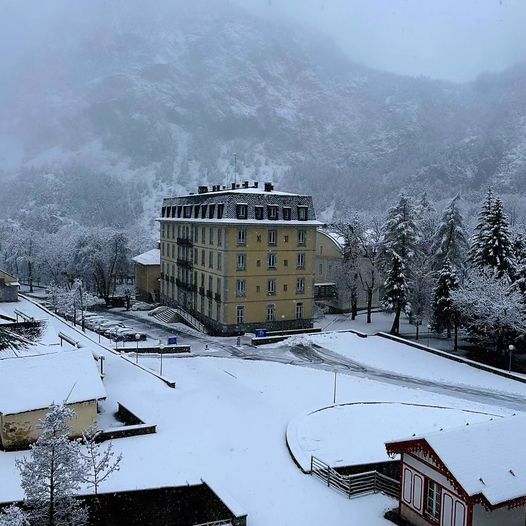El acceso al Balneario se reabrirá esta tarde tras varios aludes controlados El acceso al Balneario se reabrirá esta tarde tras varios aludes controlados