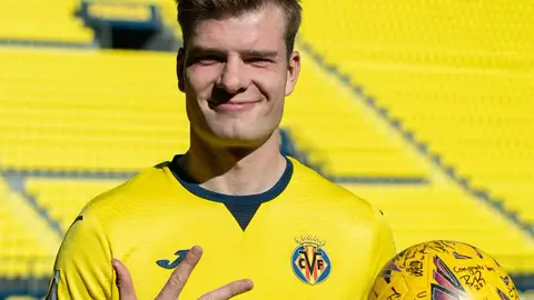 Sorloth se disfraza de "Thor" y martillea al Granada Sorloth se disfraza de "Thor" y martillea al Granada