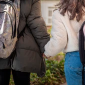Les adolescents pateixen el doble de control en la parella que els nois Les adolescents pateixen el doble de control en la parella que els nois