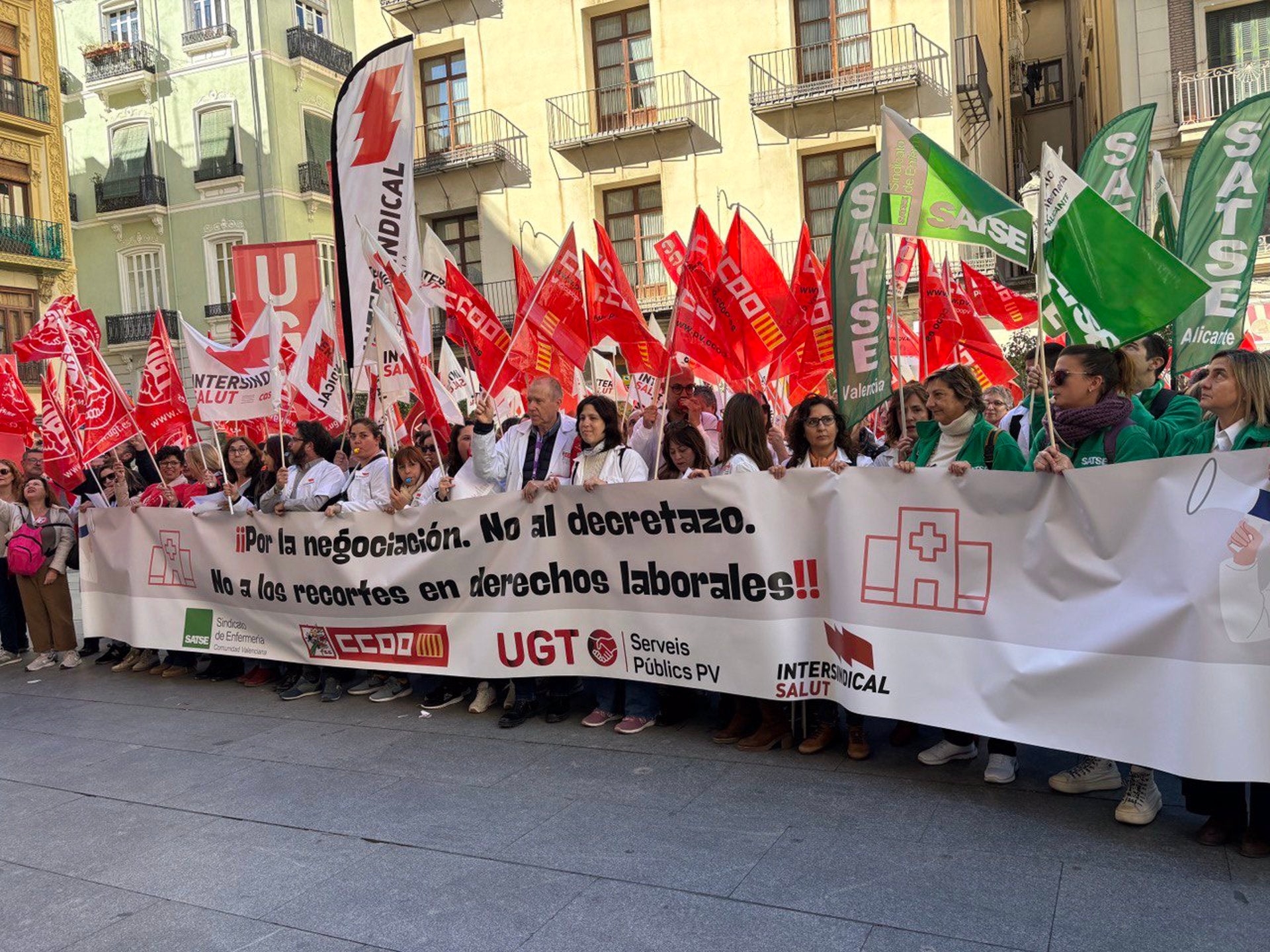 "Modelo Ayuso": Los sindicatos valencianos rechazan la reorganización de departamentos de salud "Modelo Ayuso": Los sindicatos valencianos rechazan la reorganización de departamentos de salud