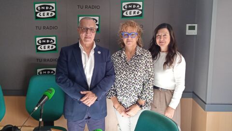 Juan Jos&eacute; Tirado y Monserrat Angulo con Mayte Vilaseca