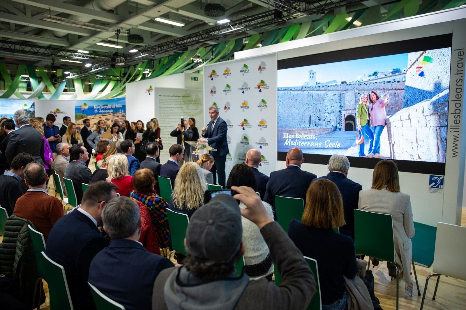 Ibiza busca consolidar las conexiones aéreas fuera de temporada con Alemania "para atraer turistas de más calidad" Ibiza busca consolidar las conexiones aéreas fuera de temporada con Alemania "para atraer turistas de más calidad"