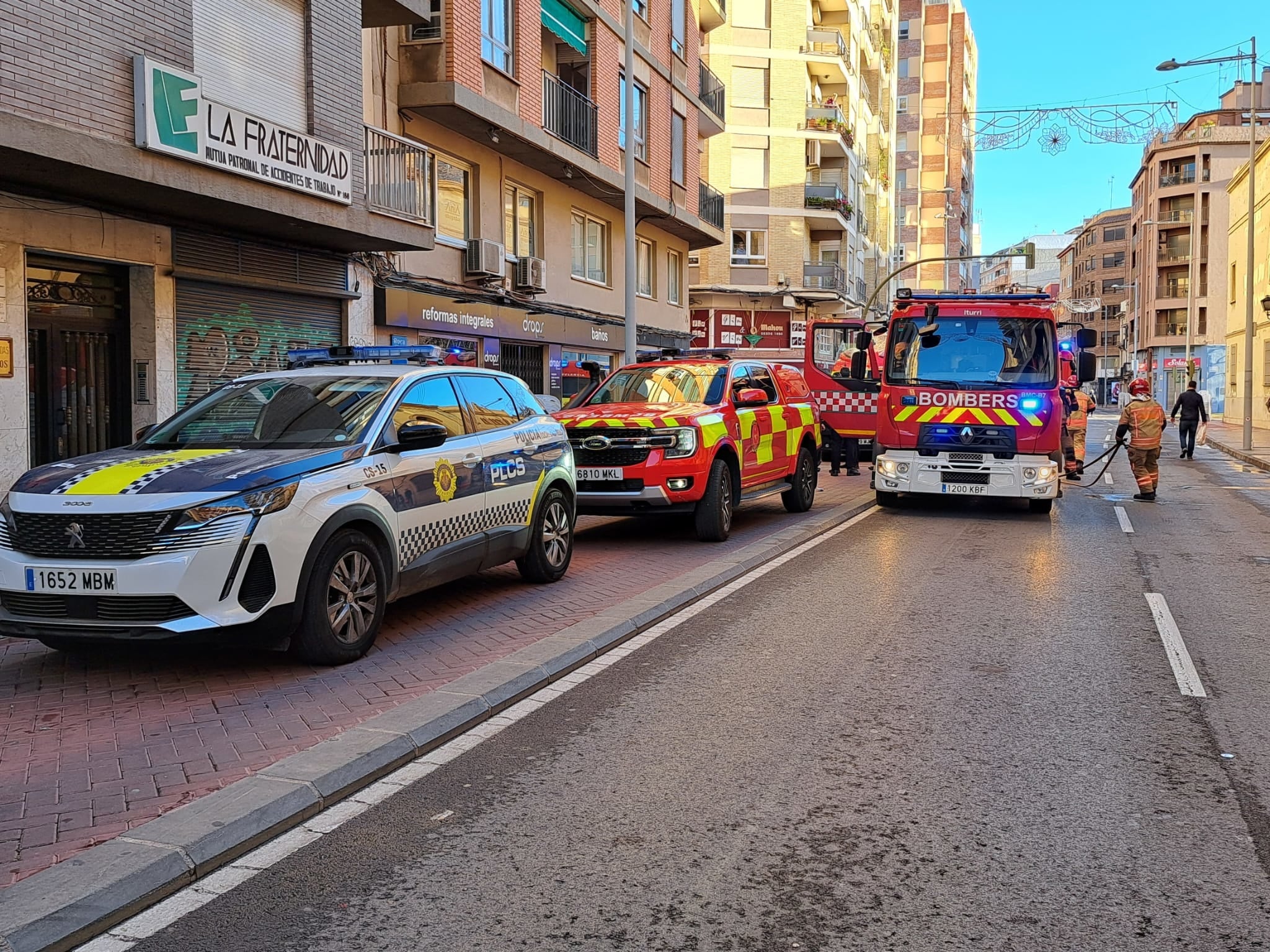 Desalojan a 14 personas en el incendio de una vivienda en Castelló Desalojan a 14 personas en el incendio de una vivienda en Castelló