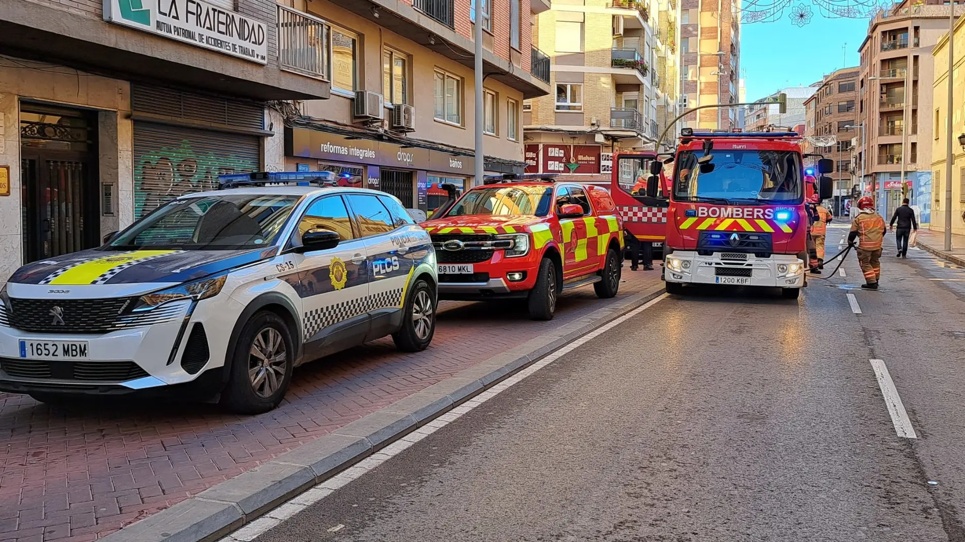 Desalojan a 14 personas en el incendio de una vivienda en Castelló