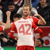 Un doblete de Kane dan el pase a cuartos al Bayern