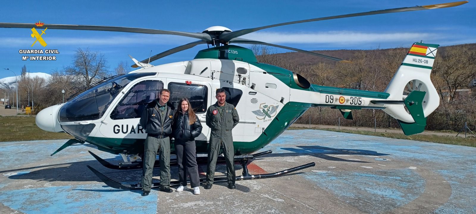 Bautismo de vuelo para la joven de Velilla del Rio Carrión ganadora del concurso de dibujo “Medios aéreos de la Guardia Civil" Bautismo de vuelo para la joven de Velilla del Rio Carrión ganadora del concurso de dibujo “Medios aéreos de la Guardia Civil"