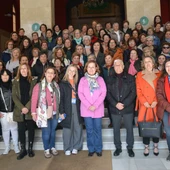 Concepción Cecillo, el alcalde de Urda, Manuel Galán y mujeres de la localidad Concepción Cecillo, el alcalde de Urda, Manuel Galán y mujeres de la localidad