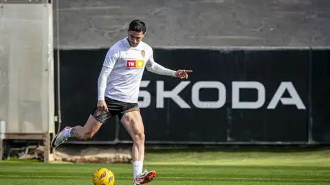 Yaremchuk entrena con el grupo y podría llegar al partido contra el Getafe Yaremchuk entrena con el grupo y podría llegar al partido contra el Getafe