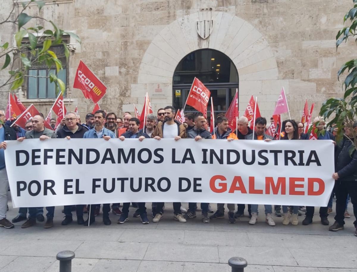 Protesta contra el cierre de Galmed en las puertas de la Generalitat Protesta contra el cierre de Galmed en las puertas de la Generalitat