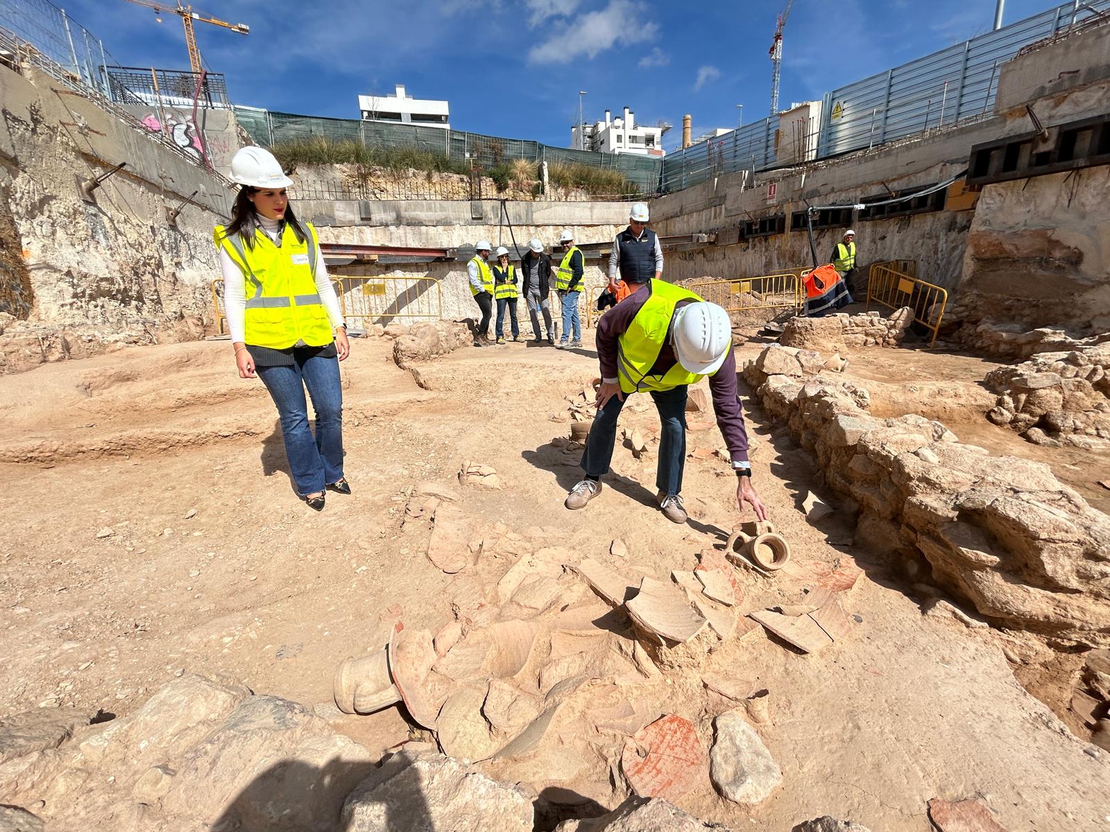 Alicante supervisa las excavaciones arqueológicas que se desarrollan en Benalúa Sur Alicante supervisa las excavaciones arqueológicas que se desarrollan en Benalúa Sur