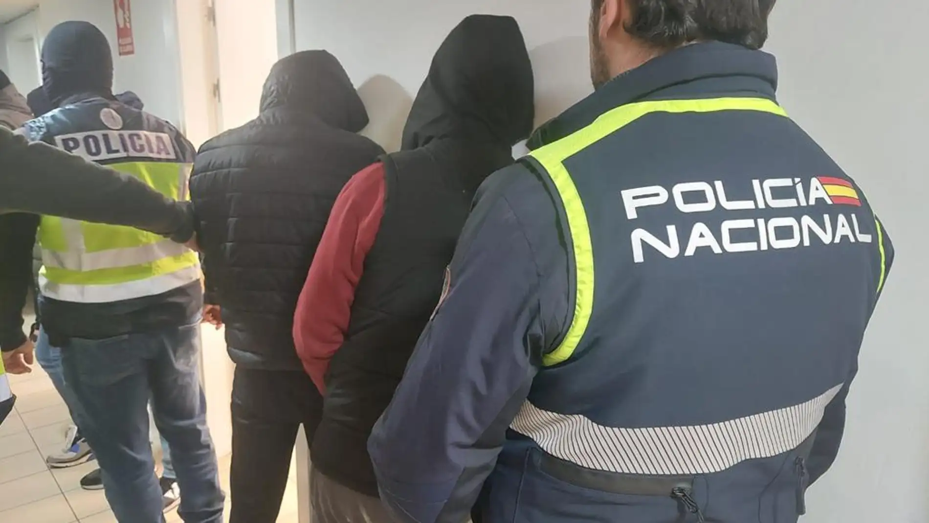 La Policía detiene a 10 miembros de Indar Gorri