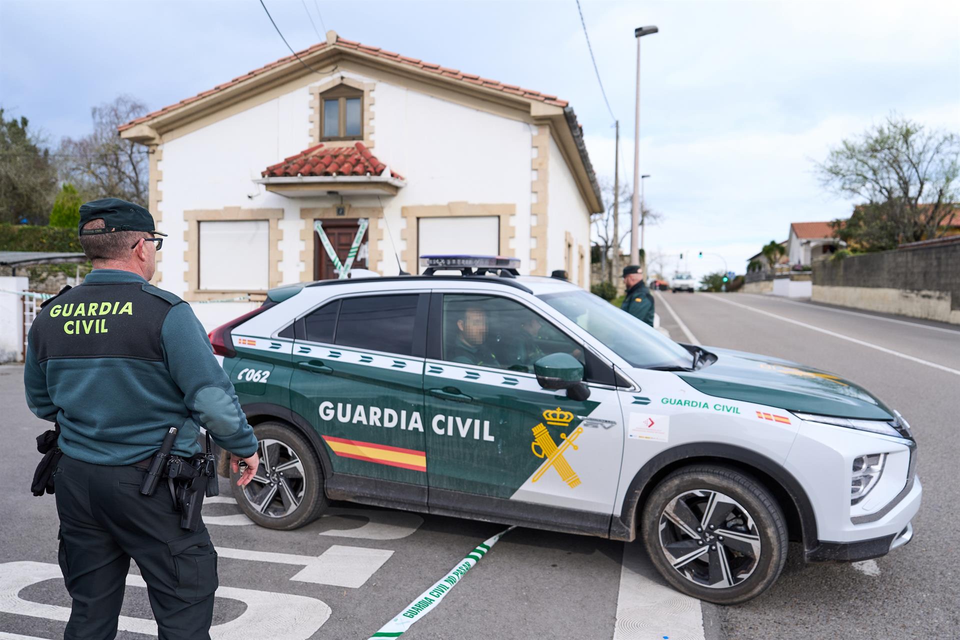 El pueblo de Hinojedo, "consternado" por el crimen de una vecina a manos de su hijo: "Se llevaban muy bien" El pueblo de Hinojedo, "consternado" por el crimen de una vecina a manos de su hijo: "Se llevaban muy bien"