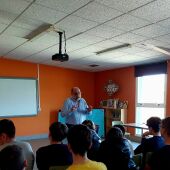 O escritor Fernando Lalana visita o Colexio Luis Vives de Ourense