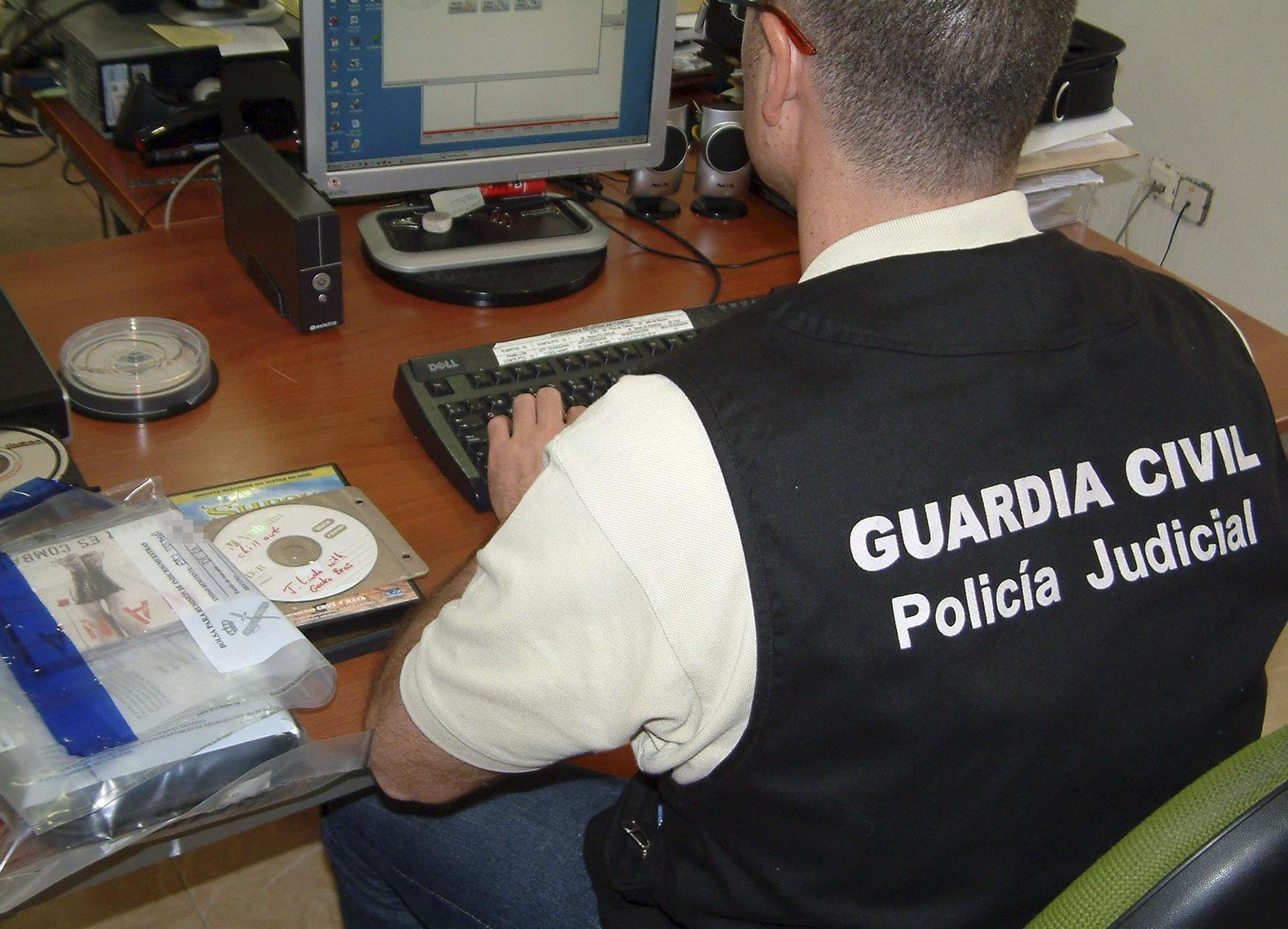 Doce detenidos y 44 investigados por el reenvío de material pedófilo Doce detenidos y 44 investigados por el reenvío de material pedófilo