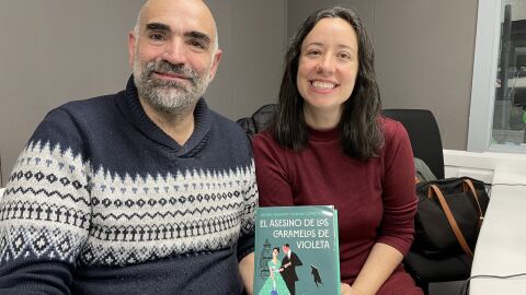 Javier Holgado y Susana López Rubio presentando &quot;El asesino de los caramelos de violeta&quot;