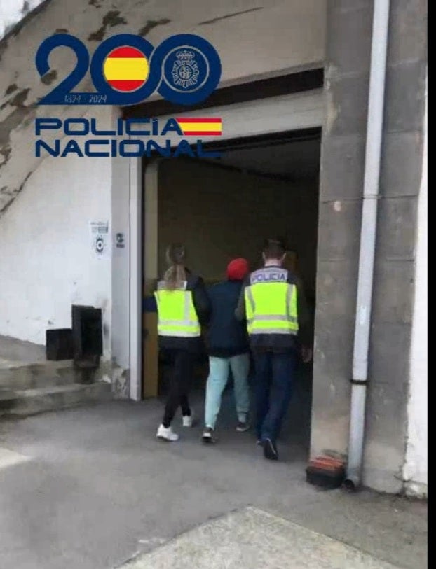 Arrestado por 13 avisos falsos de bomba en el HUCA Arrestado por 13 avisos falsos de bomba en el HUCA