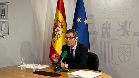 F&eacute;lix Bola&ntilde;os, ministro de Justicia y presidencia, durante su entrevista con Carlos Alsina en 'M&aacute;s de uno'