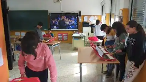Alumnos con xilófono colegio Retuerta del Bullaque Alumnos con xilófono colegio Retuerta del Bullaque