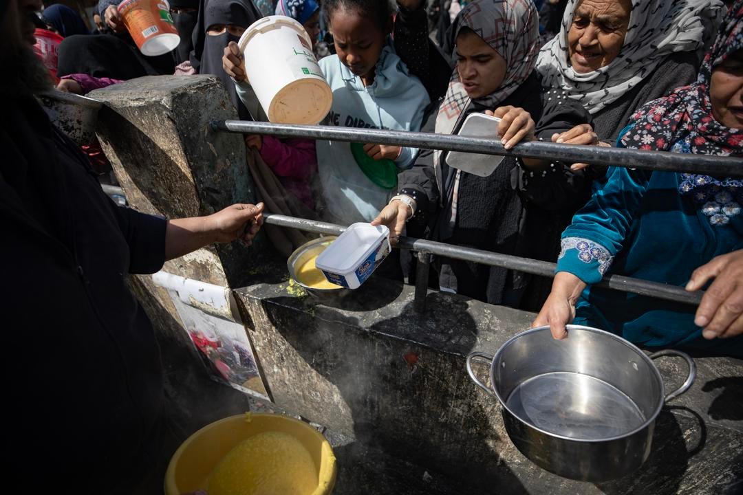 Israel envía 28 camiones con ayuda humanitaria al norte de la Franja de Gaza Israel envía 28 camiones con ayuda humanitaria al norte de la Franja de Gaza