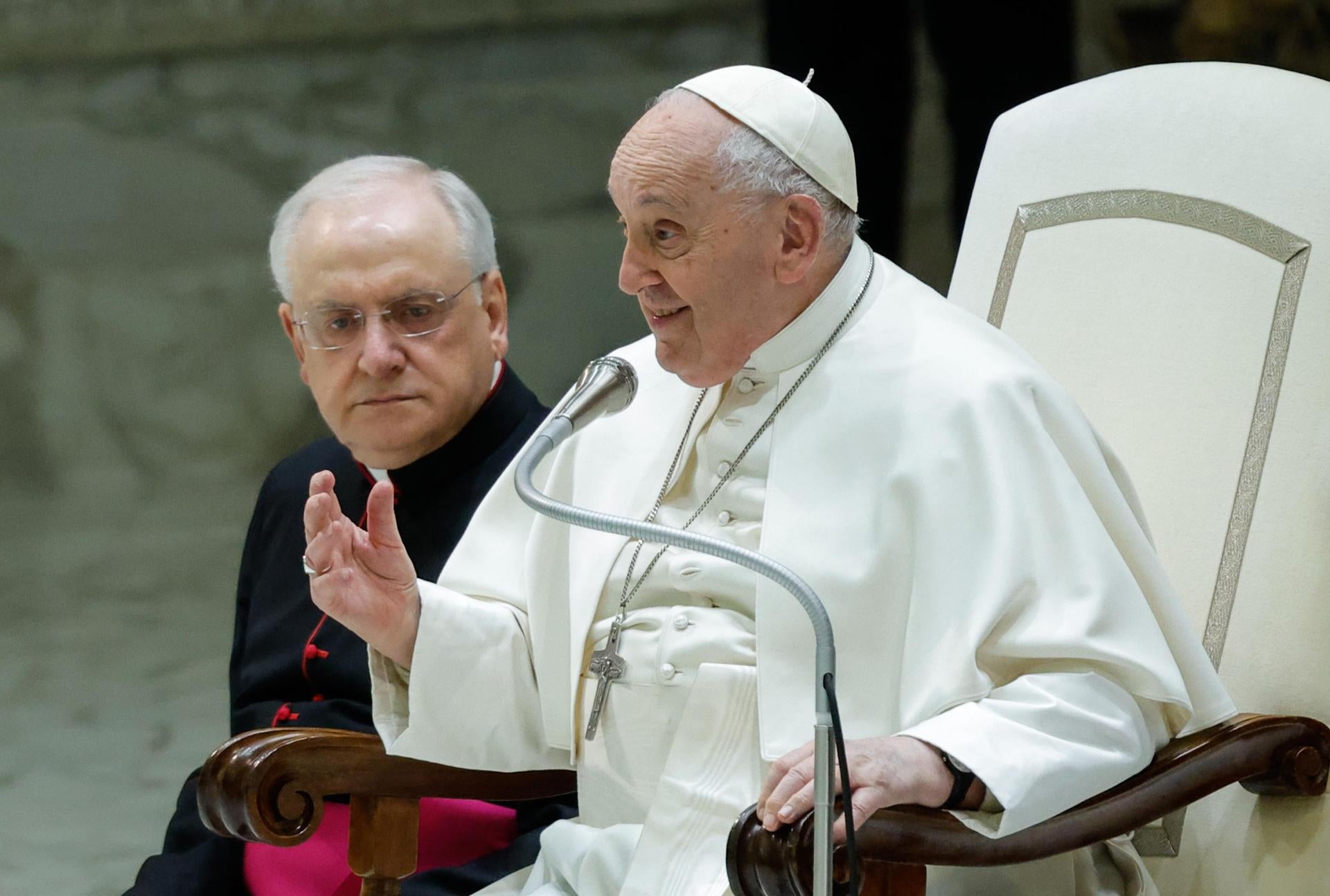 Ucrania reprocha al Papa que sugiera su rendición para facilitar la paz con Rusia Ucrania reprocha al Papa que sugiera su rendición para facilitar la paz con Rusia