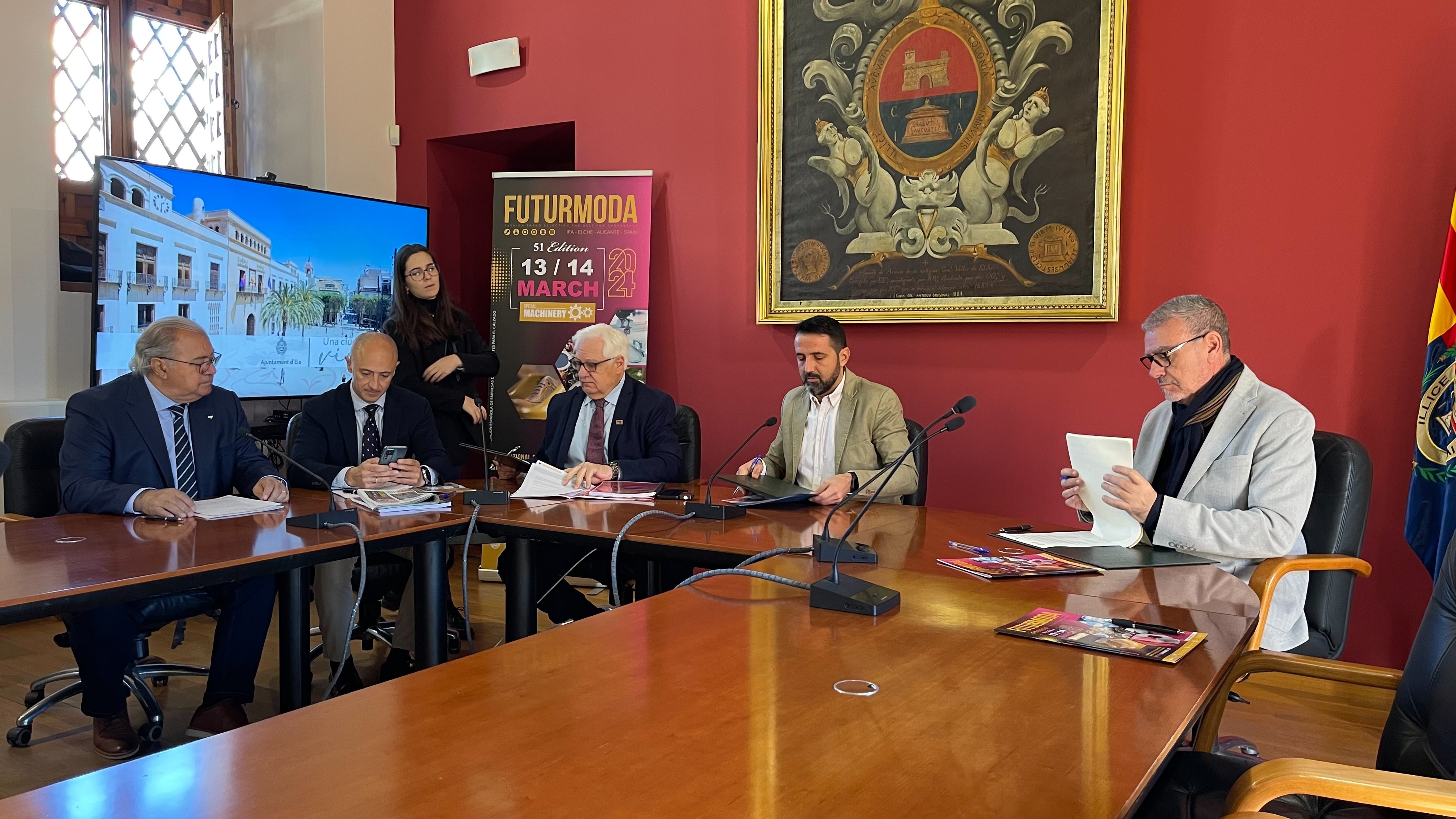 La feria Futurmoda convierte a Elche en el foco mundial del sector de componentes para el calzado La feria Futurmoda convierte a Elche en el foco mundial del sector de componentes para el calzado