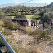El autobús con turistas del Imserso, tras sufrir un accidente en Mallorca. 