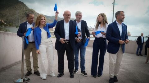 Autoridades en la inauguración de la zona de baño y deportiva de Valleseco en Santa Cruz de Tenerife 