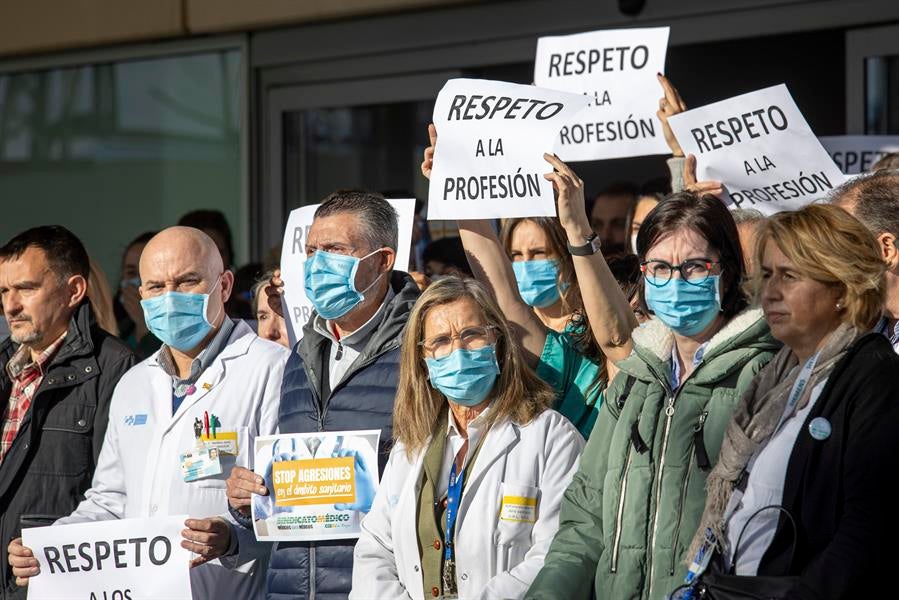 Los médicos valencianos denunciaron 39 agresiones en 2023, un 56% más que en 2022 Los médicos valencianos denunciaron 39 agresiones en 2023, un 56% más que en 2022