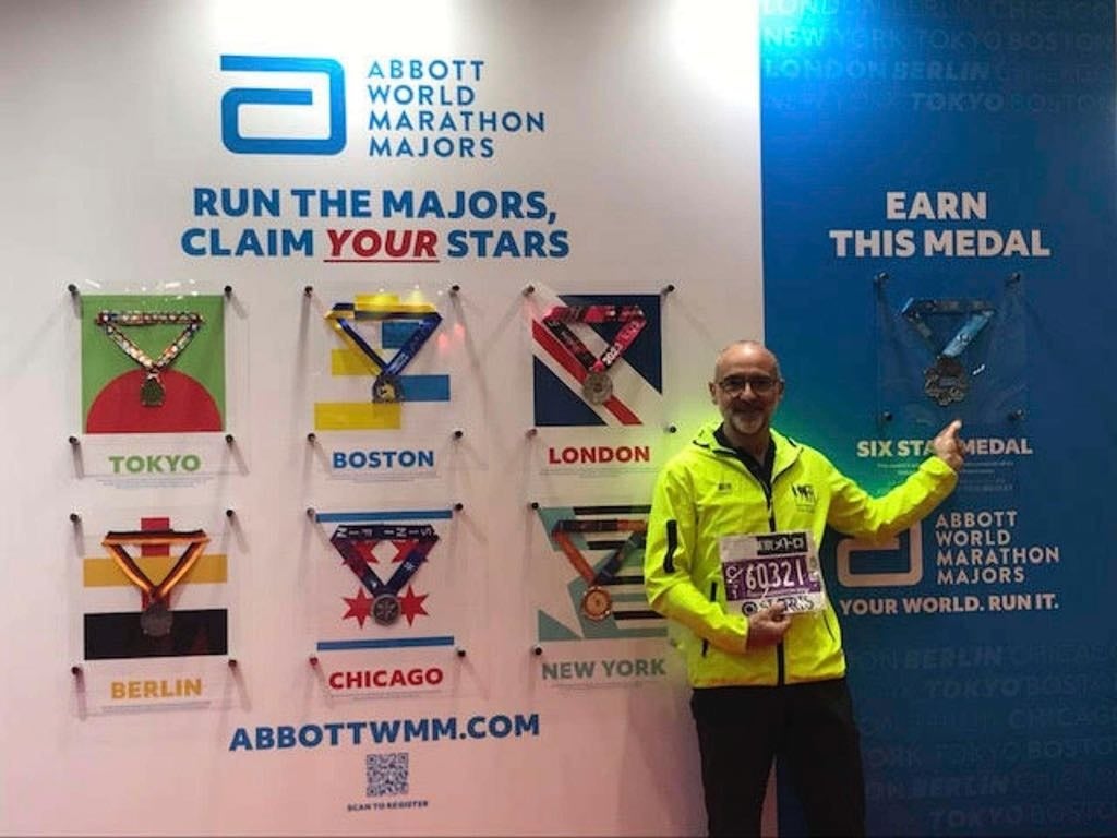 Óscar Moreno completa en Tokio las seis grandes maratones del mundo Óscar Moreno completa en Tokio las seis grandes maratones del mundo