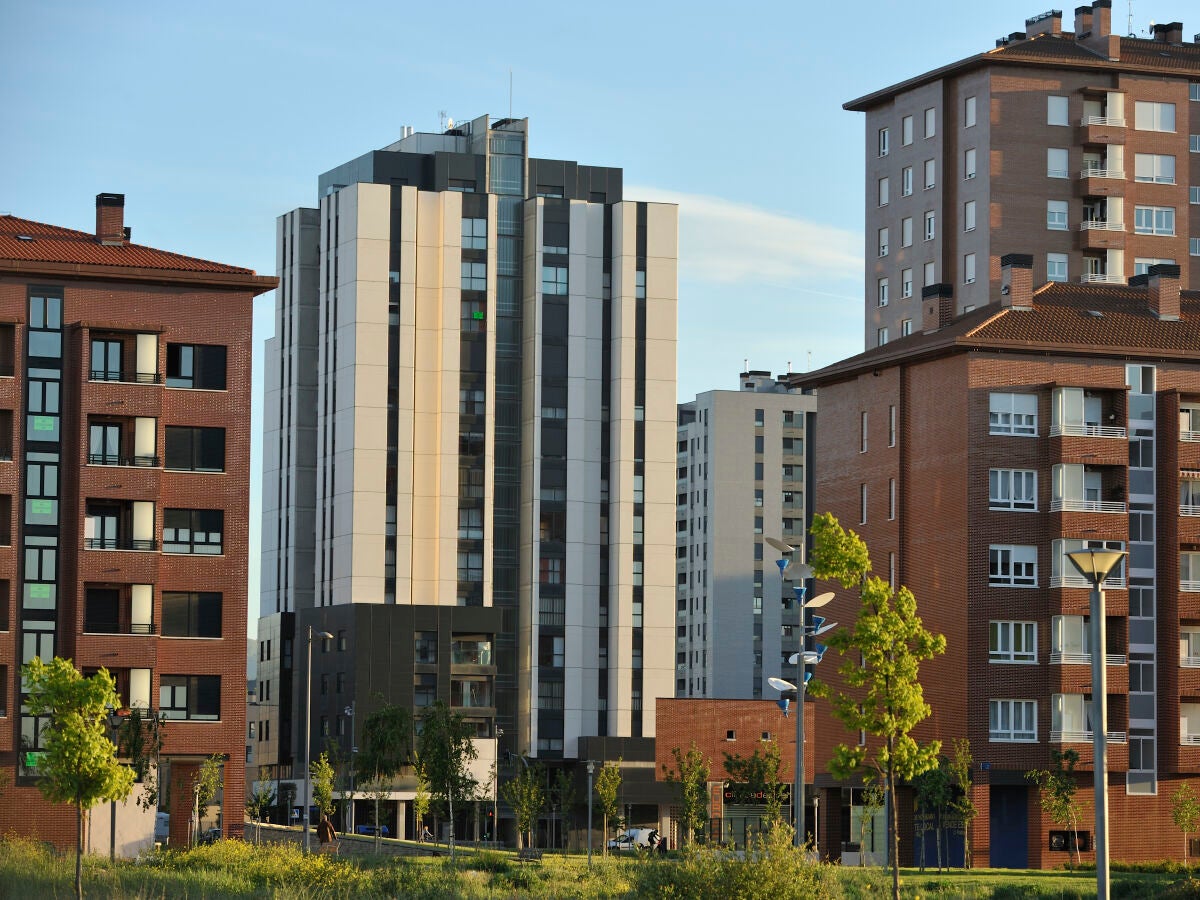 Euskadi fue la comunidad en la que más subió el precio del alquiler de  vivienda en 2025, un 33,59% más | Onda Cero Radio