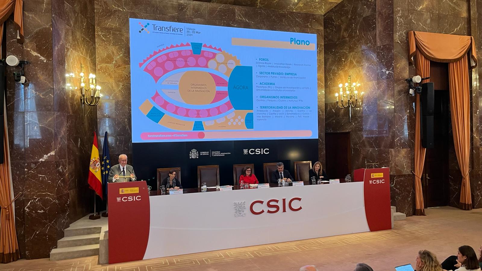 Francisco de la Torre: "Desde Málaga queremos aunar esfuerzos para que las empresas sumen conocimientos y sean más competitivas" Francisco de la Torre: "Desde Málaga queremos aunar esfuerzos para que las empresas sumen conocimientos y sean más competitivas"