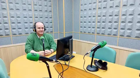 El director del Colegio colón Maristas en Huelva, Damián López, en los estudios de Onda Cero. El director del Colegio colón Maristas en Huelva, Damián López, en los estudios de Onda Cero.