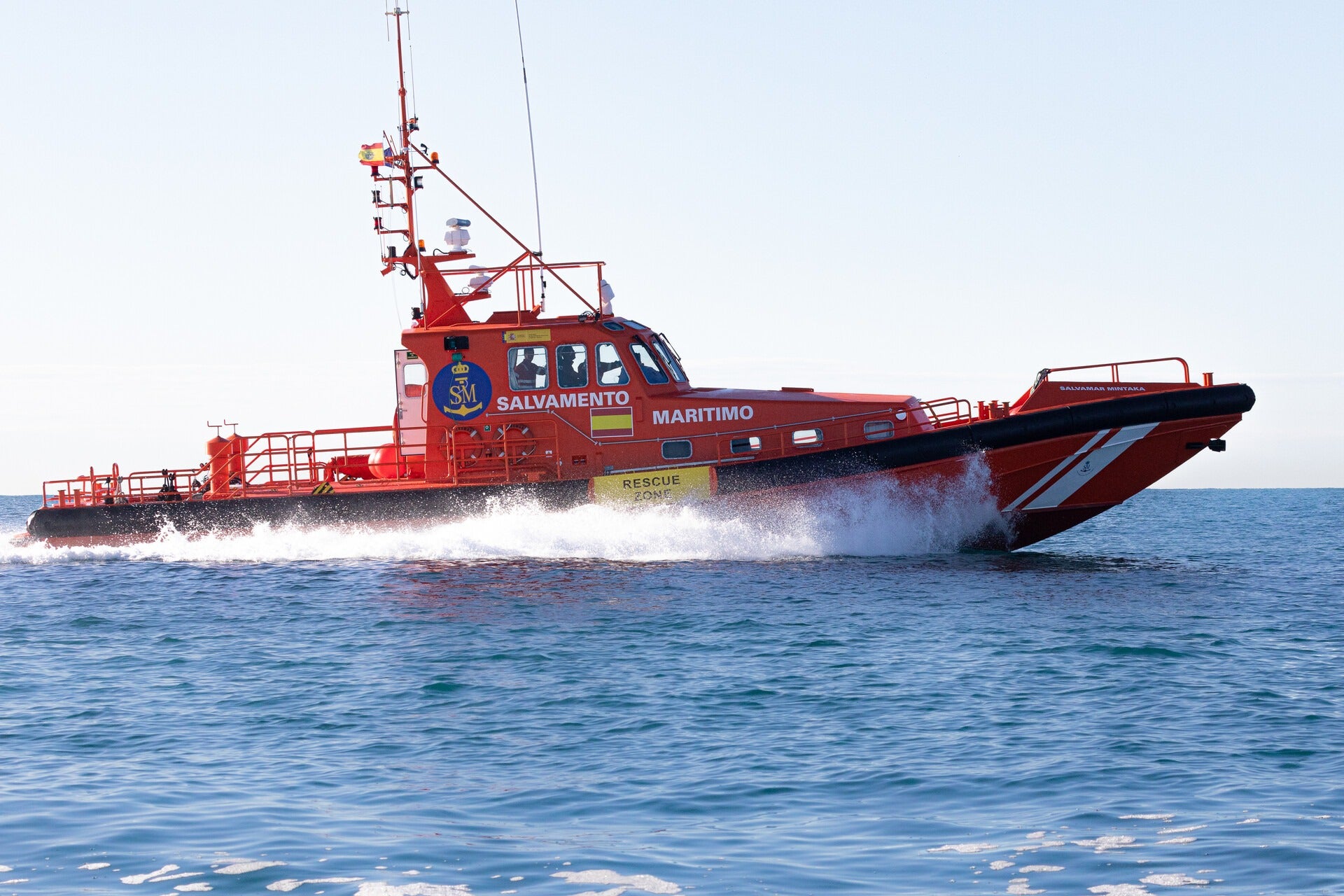 Al menos tres migrantes fallecidos en el naufraugio de una patera frente a la costa de Motril Al menos tres migrantes fallecidos en el naufraugio de una patera frente a la costa de Motril