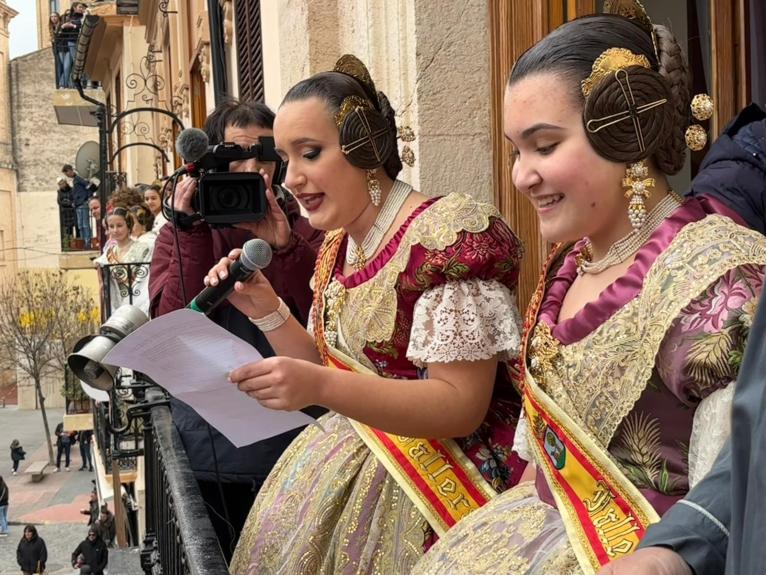 Ainhoa y Amanda listas para vivir sus mejores fallas en Sueca Ainhoa y Amanda listas para vivir sus mejores fallas en Sueca